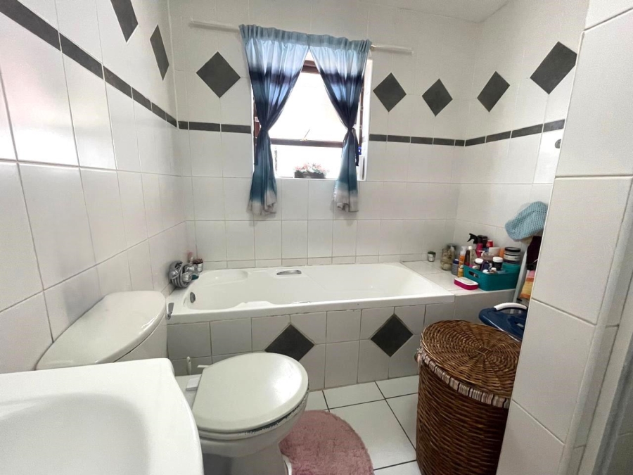 2 Bedroom Property for Sale in Boland Park Western Cape